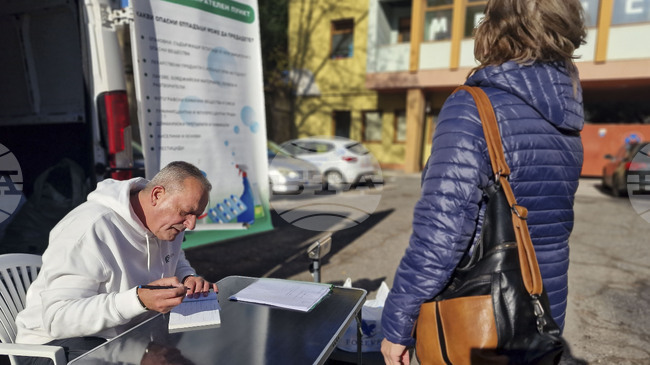 Лекарства с изтекъл срок на годност бяха предадени в безплатния мобилен пункт за опасни отпадъци в Хасково