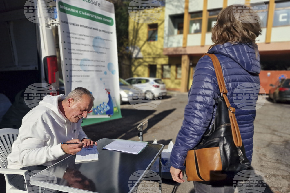 Лекарства с изтекъл срок на годност бяха предадени в безплатния мобилен пункт за опасни отпадъци в Хасково