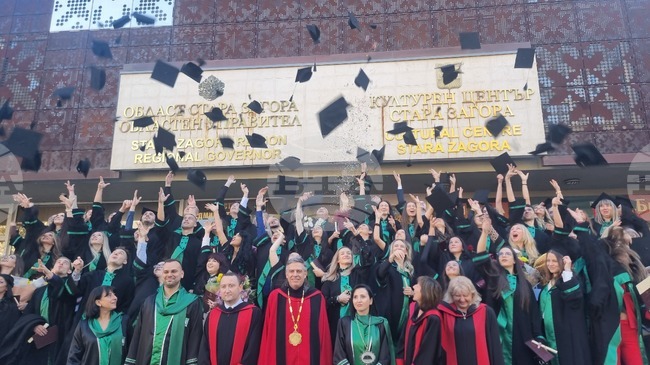 Дипломите си получиха млади специалисти от Медицинския колеж на Тракийския университет