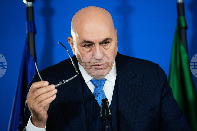 Италианският министър на отбраната Гуидо Крозето заяви, че би било "абсурдно" Италия да не продължи помощта за Украйна 