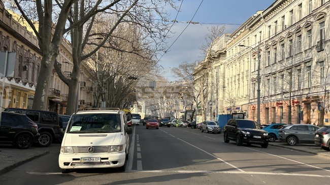 Свален дрон удари кола в Одеска област: майка загина, три деца са в болница, съобщиха властите