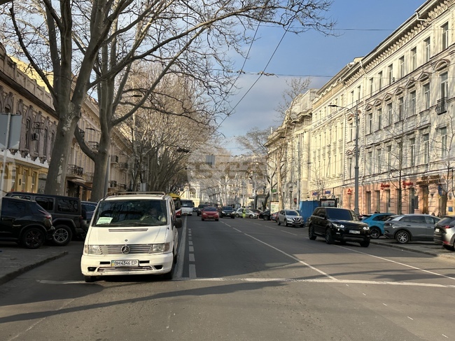 Свален дрон удари кола в Одеска област: майка загина, три деца са в болница, съобщиха властите