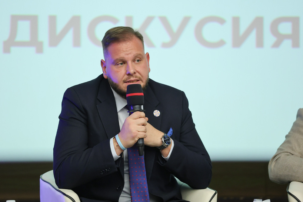 Зам.-министър Петър Младенов участва в младежкия форум Voice it 2025