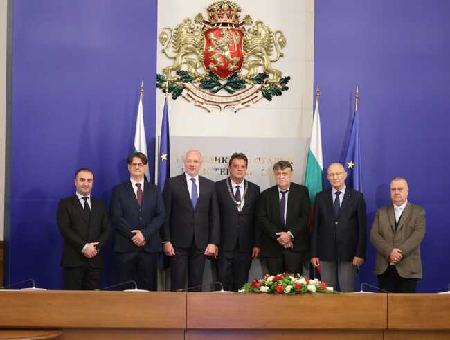 Премиерът Росен Желязков удостои проф. Христо Йоцов с държавната награда „Св. Паисий Хилендарски”