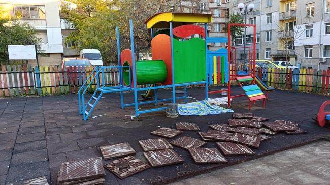 В Шумен се извършват ремонти на пет детските площадки, следват още две