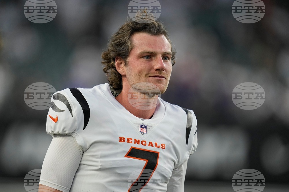 Sinnett's Stardom Football