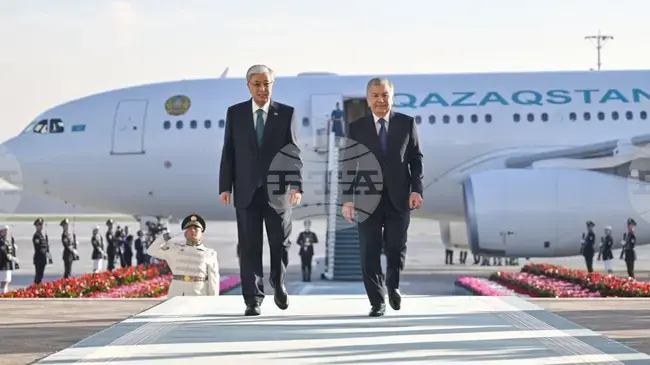 Казинформ: Президентът на Казахстан е на официално посещение в Узбекистан