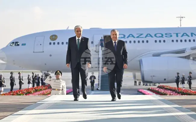 Казинформ: Президентът на Казахстан е на официално посещение в Узбекистан