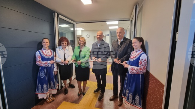 Министърът на образованието и кметът на Пловдив откриха обновеното общежитие на Езикова гимназия „Иван Вазов“