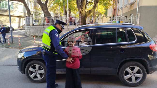Ученици се включиха в инициатива за отговорност и безопасно поведение на пътя в Шумен