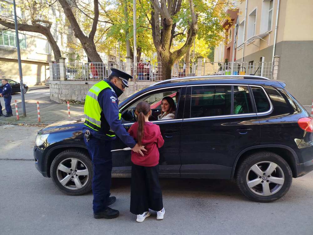 Ученици се включиха в инициатива за отговорност и безопасно поведение на пътя в Шумен