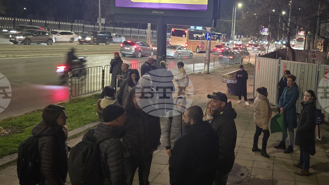 Около час продължи протестът против строежа на 16-етажна сграда на мястото на бившата баня ,,Ситняково" в София