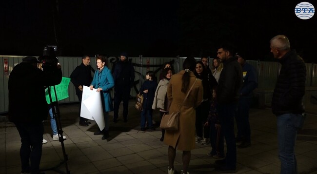 Протестиращи се обявиха против строеж на 16-етажна сграда на мястото на баня ,,Ситняково" в София