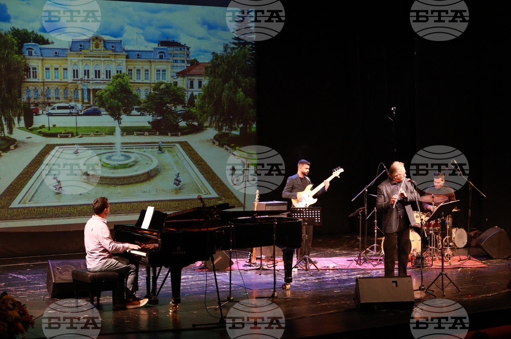 Jazz Fest Ruse беше открит с изпълнения на квартетите на флейтиста Борислав Ясенов, саксофониста Михай Борбей и Теодосий Спасов 
