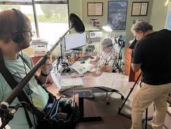 Филмът „Социално силните“ представя ученици на учителя Теодосий Теодосиев, на снимката – Петко Динева. Снимка – екип