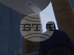 Филмът „Социално силните“ представя ученици на учителя Теодосий Теодосиев, на снимката – Петко Динева. Снимка – екип