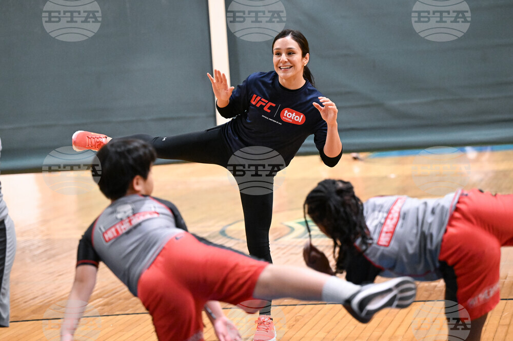 Total Wireless and UFC Foundation Empower Youth at Hit The Books MMA