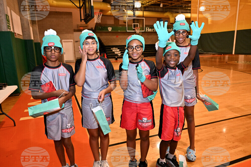 Total Wireless and UFC Foundation Empower Youth at Hit The Books MMA
