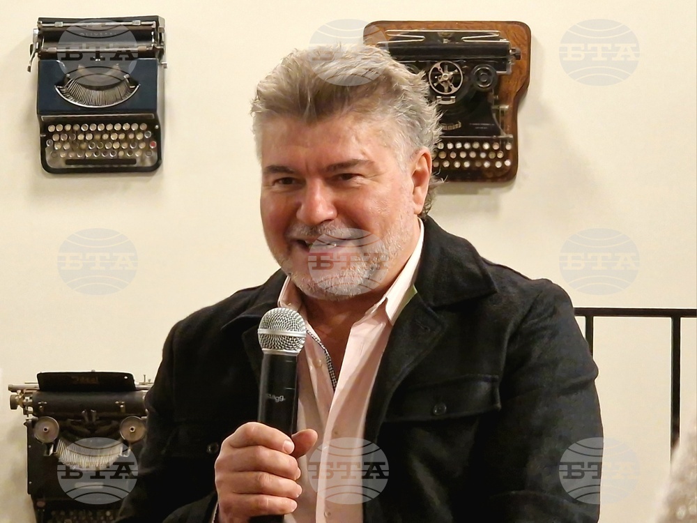 В "Книга на градовете" градовете са фон, на който се развива безкраен процес на преживяване на света, каза доц. Димитър Камбуров