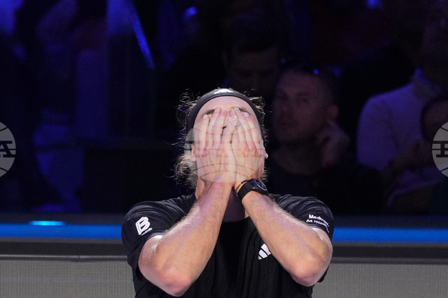 Германската тенис легенда Борис Бекер смята, че Александър Зверев е отпаднал от Финалите на АТП поради „психологическа блокада“