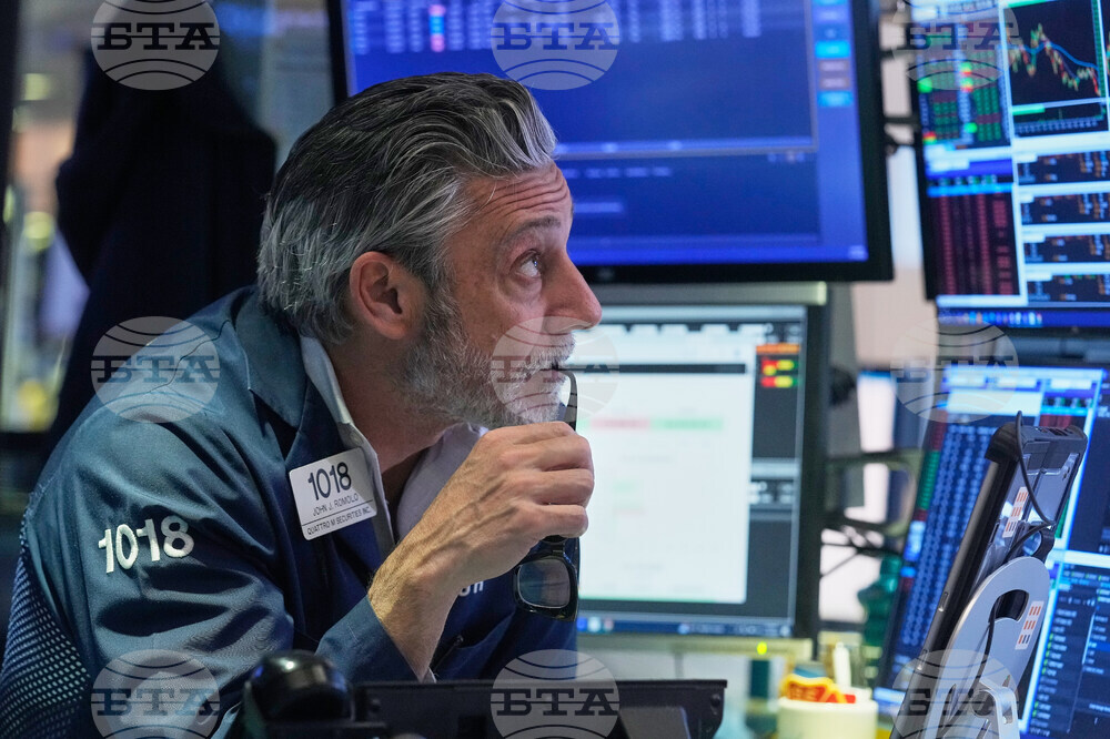 Индексите на Уолстрийт се понижават в началото на търговията тази седмица