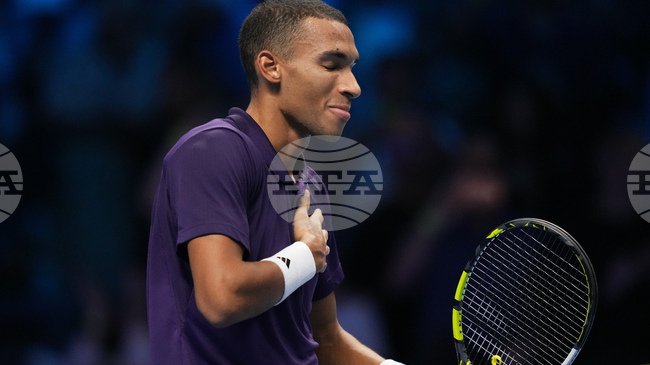 Феликс Оже-Алиасим преодоля груповата фаза на Финалния турнир на АТП
