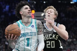 Hornets Bucks Basketball