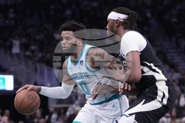 Hornets Bucks Basketball