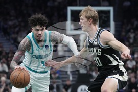 Hornets Bucks Basketball