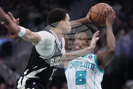 Hornets Bucks Basketball