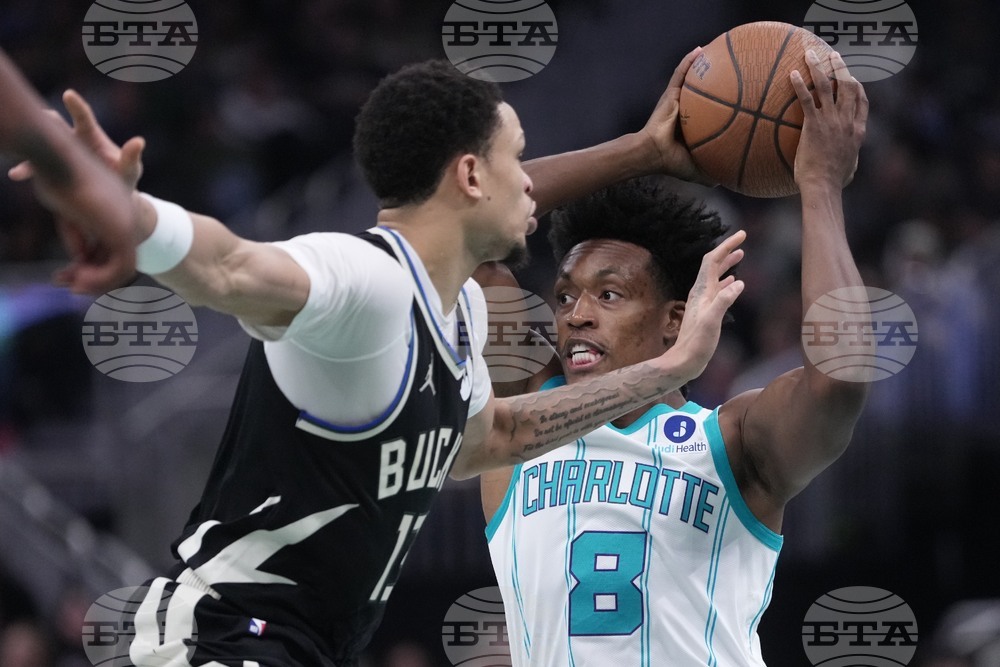 Hornets Bucks Basketball