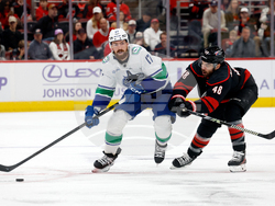 Canucks Hurricanes Hockey