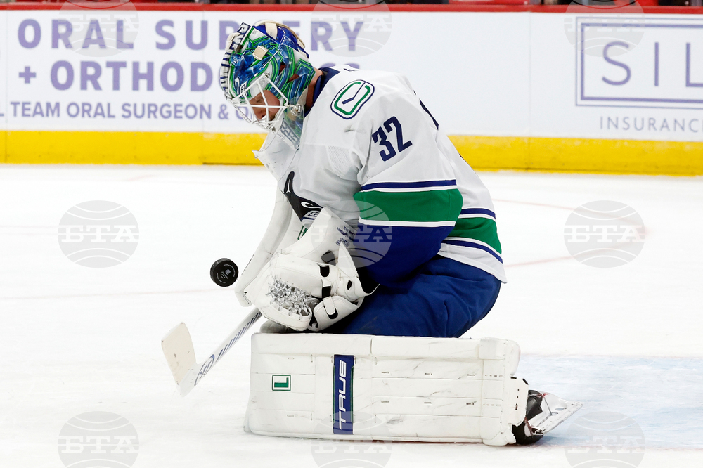 Canucks Hurricanes Hockey