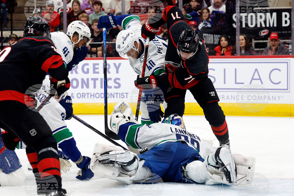 Canucks Hurricanes Hockey