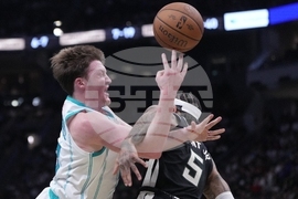 Hornets Bucks Basketball