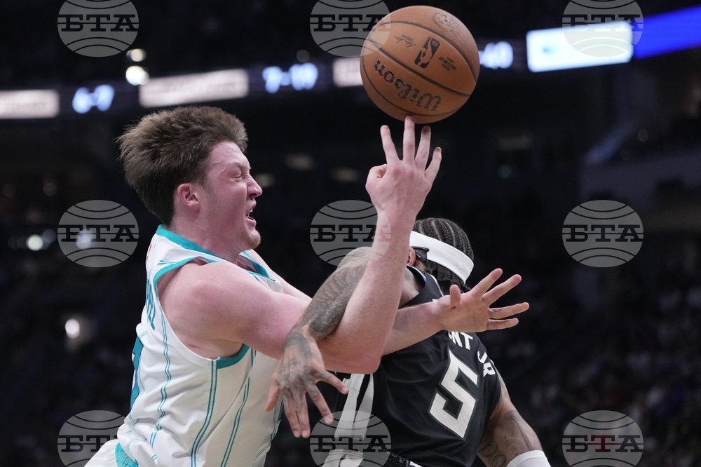 Hornets Bucks Basketball