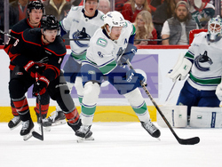 Canucks Hurricanes Hockey