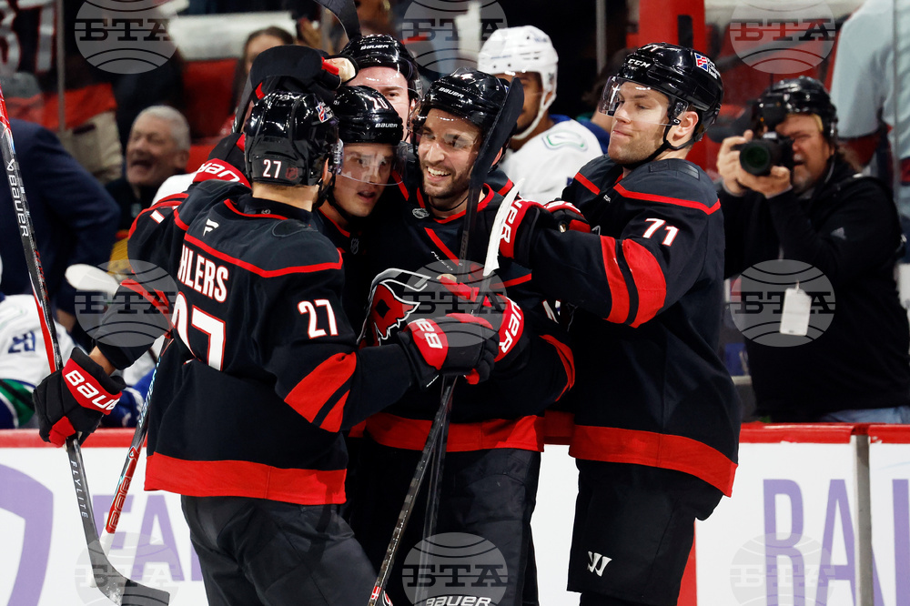 Canucks Hurricanes Hockey