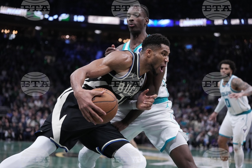 Hornets Bucks Basketball