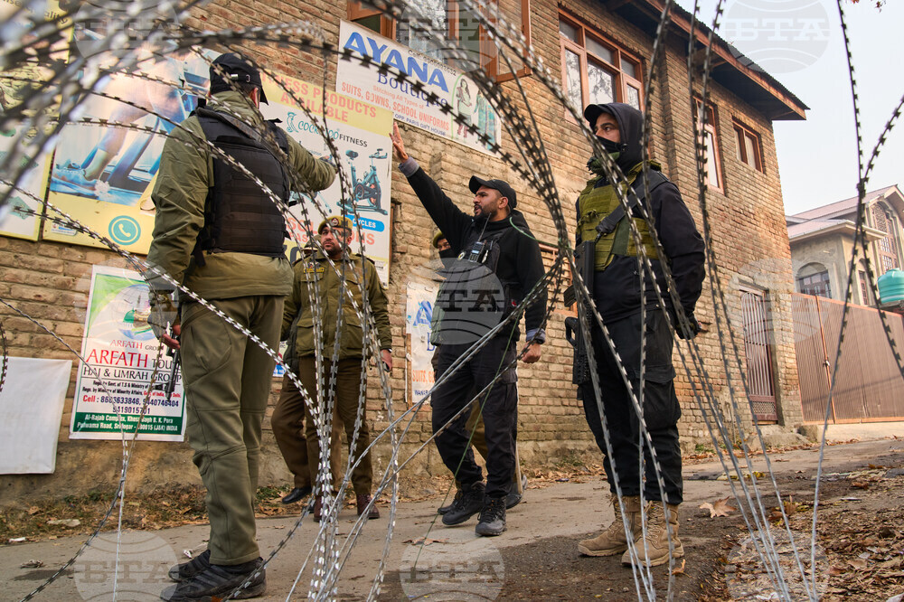 Девет души загинаха, а 32 са ранени при експлозия на конфискувани експлозиви в полицейски участък в Кашмир