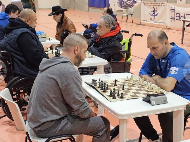 Русе - състезания - шахмат - бадминтон