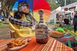 Село Хрищени - празник на райската ябълка