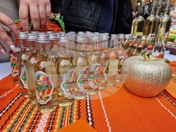 Село Хрищени - празник на райската ябълка