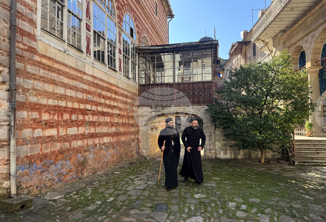 Зографският манастир отбелязва есенния празник на свети Георги