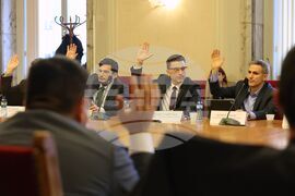 Парламент - Комисия по бюджет и финанси