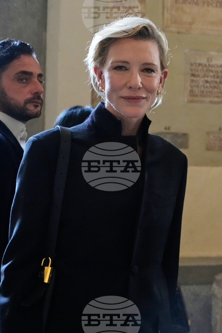 Папата се срещна с холивудски звезди във Ватикана и изрази съжаление за спада на посещаемостта в кината