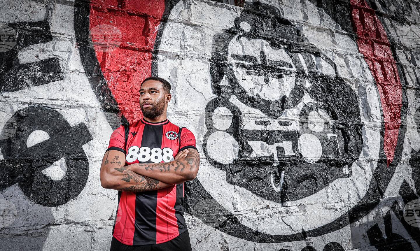 Локомотив София привлече бившия футболист на Ливърпул Джордън Айб