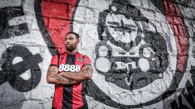 Локомотив София привлече бившия футболист на Ливърпул Джордън Айб