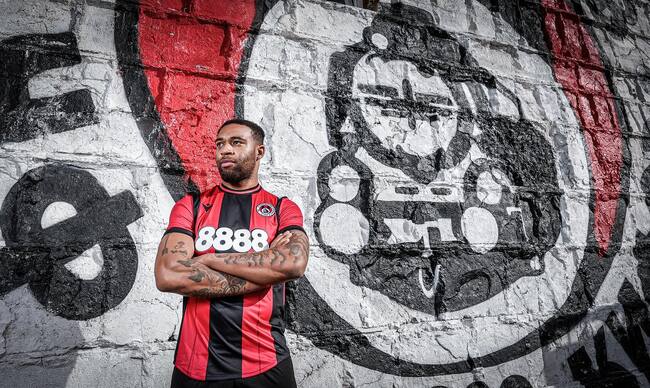 Локомотив София привлече бившия футболист на Ливърпул Джордън Айб