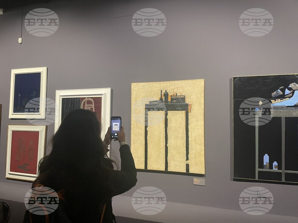 Личността на Иван Вукадинов е обгърната в мистика още от началото на неговия творчески път, каза пред БТА изкуствоведът Мила Старейшинска